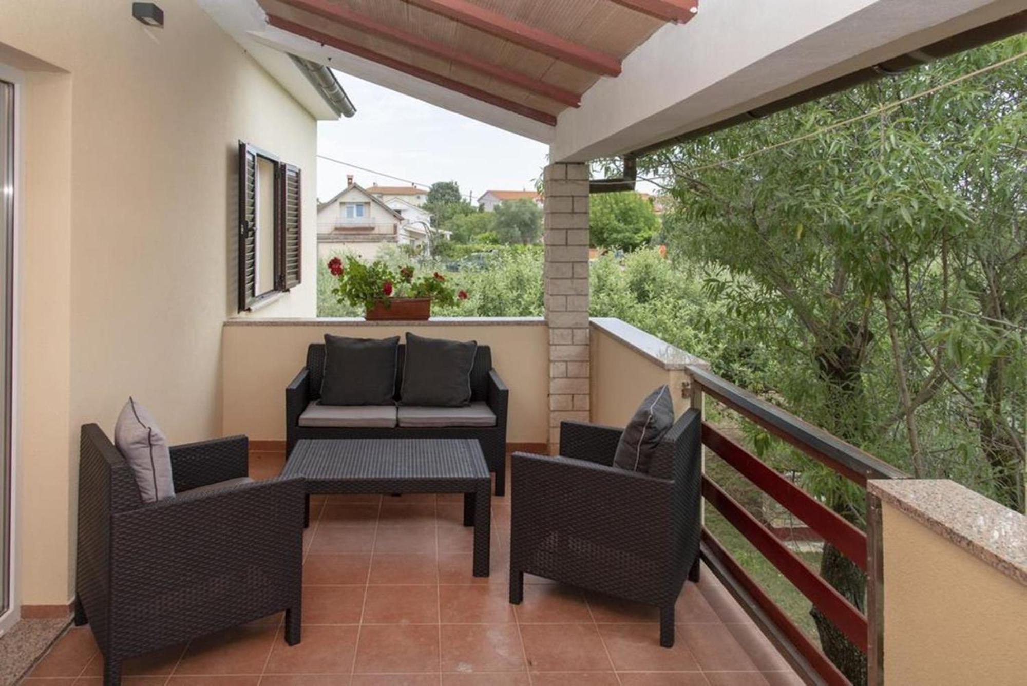 Flower Garden Rhapsody - Modern Family Apartments Near Fažana Exterior foto